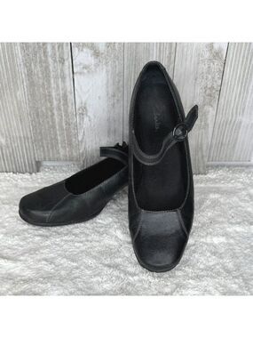 Clarks Black Leather Mary Janes Size 8 M